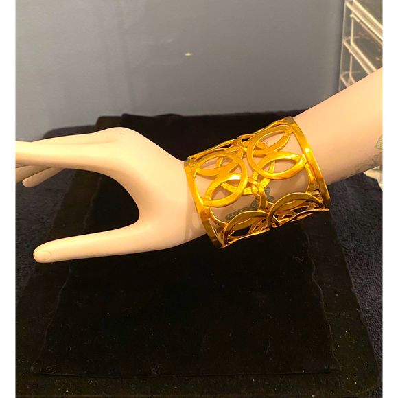 Vintage 90's - 2000's Kenneth Lane Gold Circles Cuff Bracelet - Picture 8 of 8